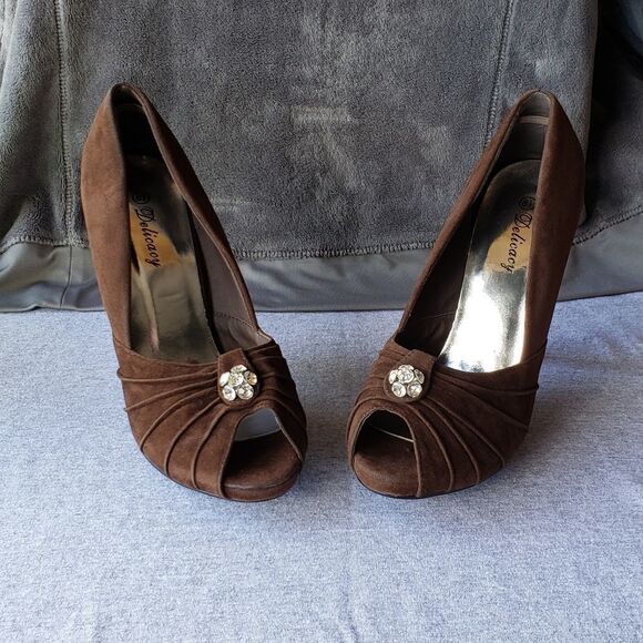Beautiful Brown Suede Heels w Rhinestones Sz 8.5 - Picture 2 of 7